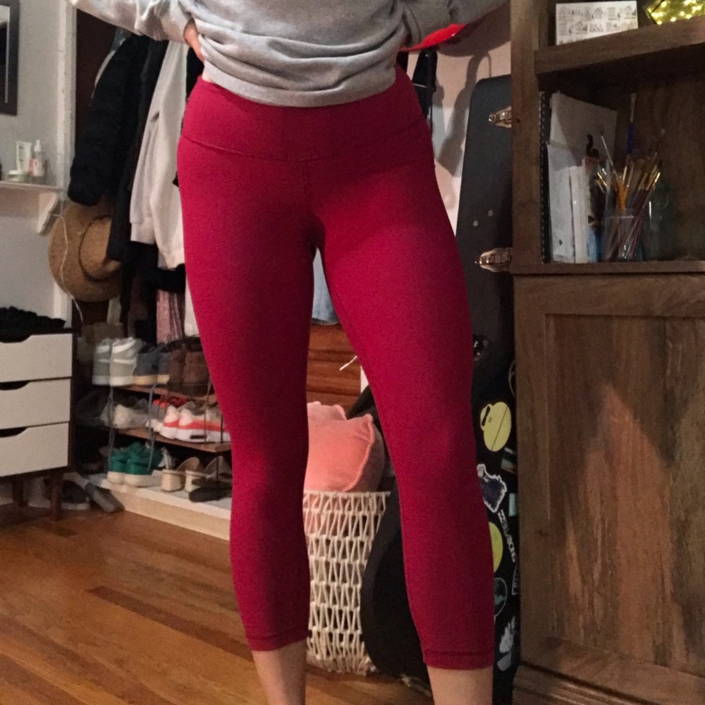 Maroon Lululemon crop leggings